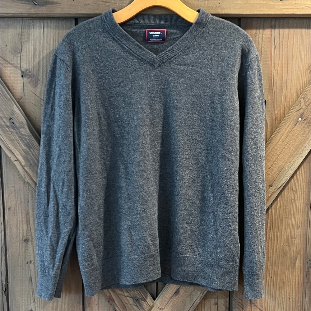 Mint! XL Untuckit Charcoal Grey 100 % Merino Wool V Neck Sweater